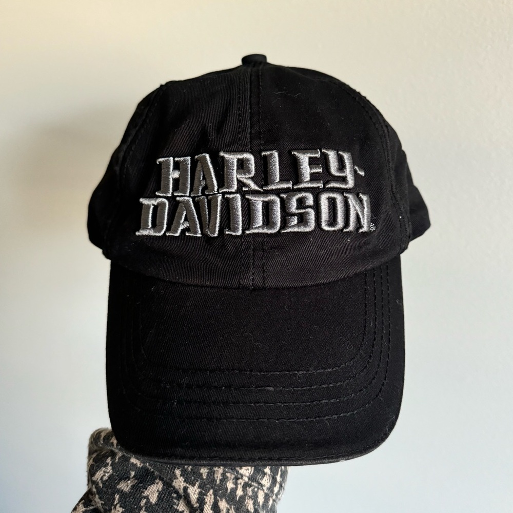 Harley-Davidson Black Cap with Grey Embroidered Text